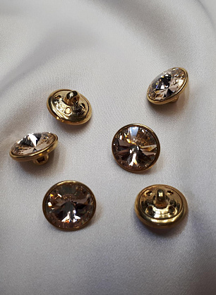 Пуговица металл золото на ножке с крупным светло-розовым стразом Swarovski d-16мм  - итальянские ткани Тессутидея F-3897