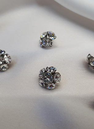 Пуговица металл серебро на ножке цветок из страз Swarovski d-14мм  - итальянские ткани Тессутидея F-3880